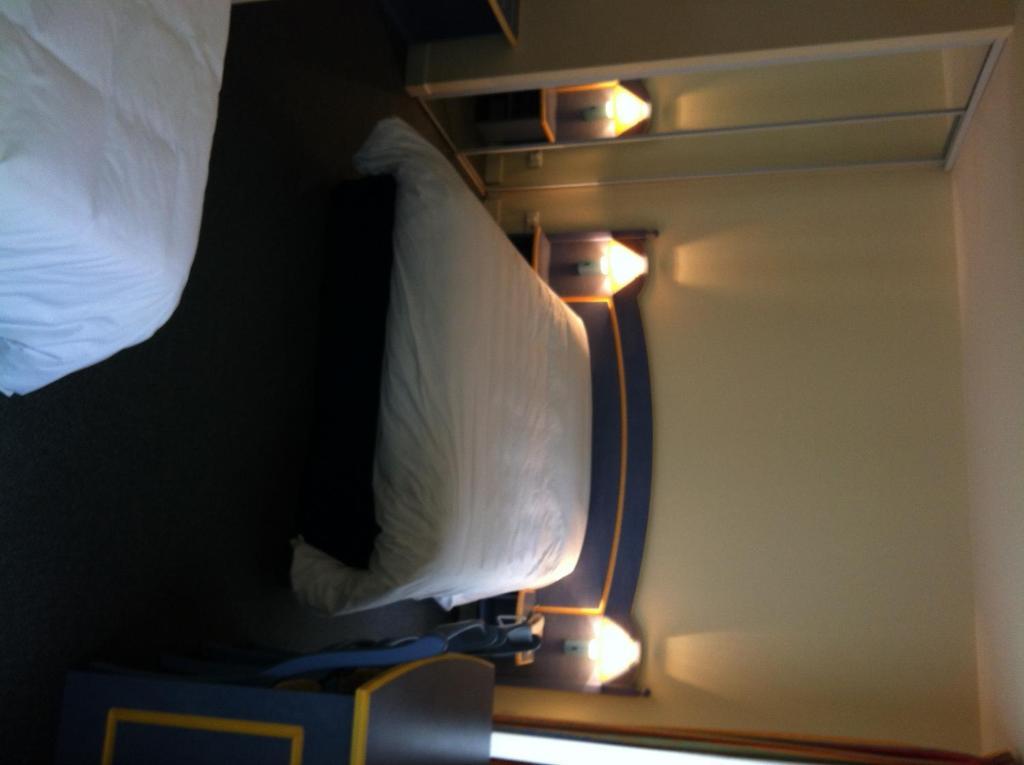 Le Ruisseau Hotel Saint-Mandé Kamer foto