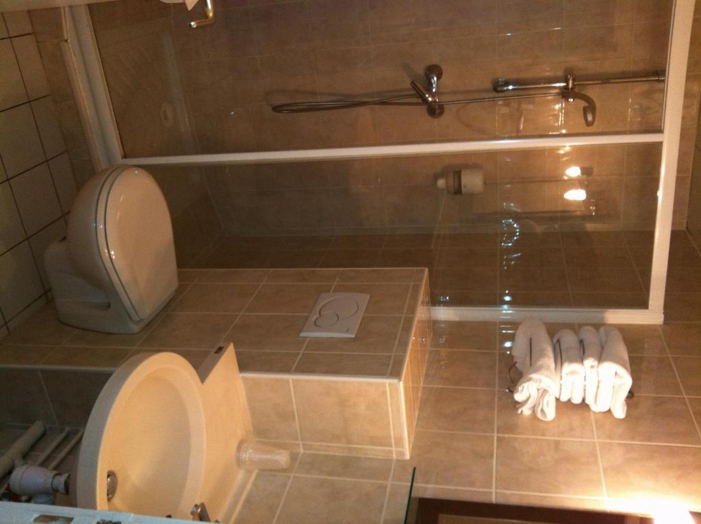 Le Ruisseau Hotel Saint-Mandé Kamer foto